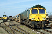 Freightliner 66951 and 66622