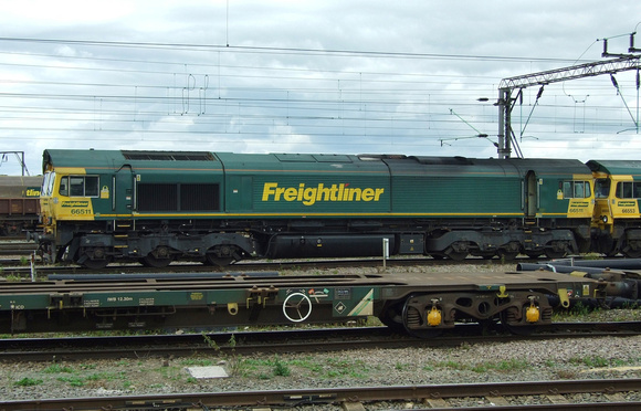 Freightliner 66511