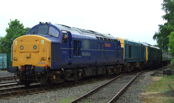 Mainline Blue 37219 with BR Blue 20069 and 86101