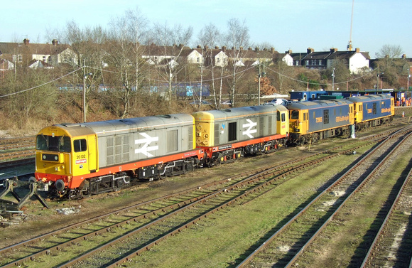 Railfreight Red Stripe 20132 and 20118