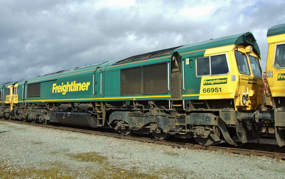 Freightliner 66951