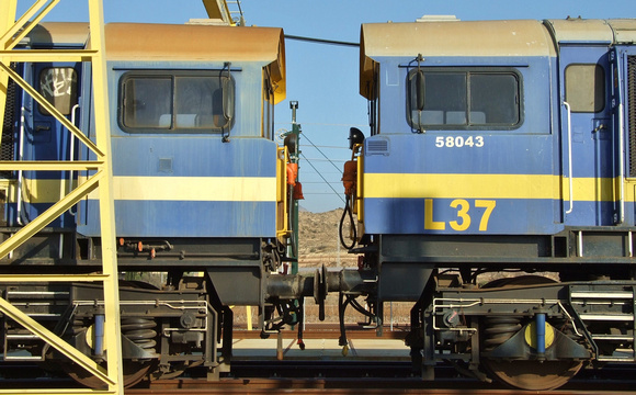 Continental Rail 58030 and 58043 nose to nose