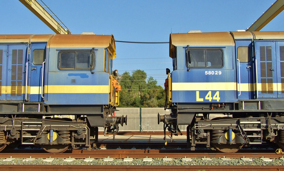 Continental Rail 58029 and 58024 nose to nose